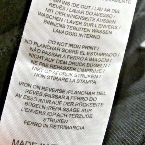 Disney Black Sweatshirt 101 Da;mations Adult size L Cotton Polyester Fun Puppies - Picture 7 of 7